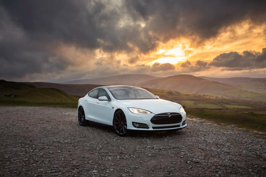  Tesla Model S P85+ 2014 года  (UK) (фото 20 из 30)